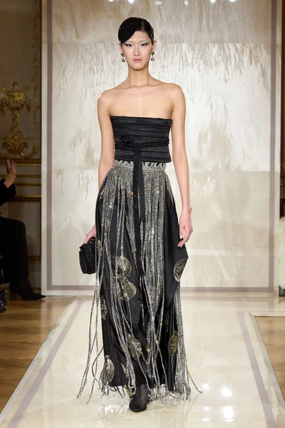 Look 16